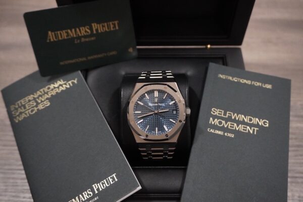 Audemars Piguet 15500ST Blue – 10/2020 Complete Set