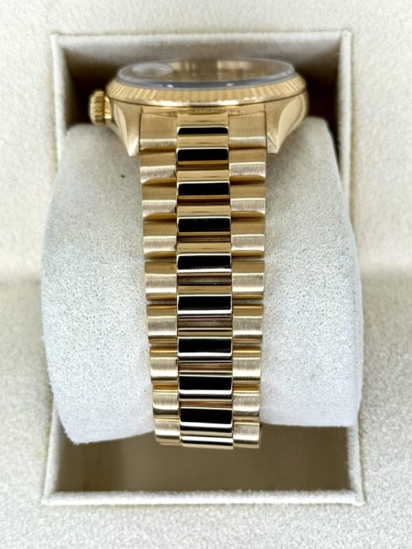 1995 Rolex Day-Date 36mm 18238 Presidential Champagne Dial - Image 5