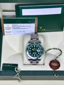 Rolex Submariner Hulk 116610LV watch